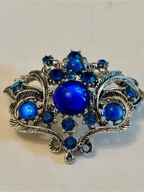 Vintage-Inspired Silver Brooch with Deep Blue Cabochons
